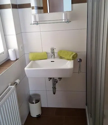 Haus Am Wald ノイシュティフト・イム・シュトゥーバイタール